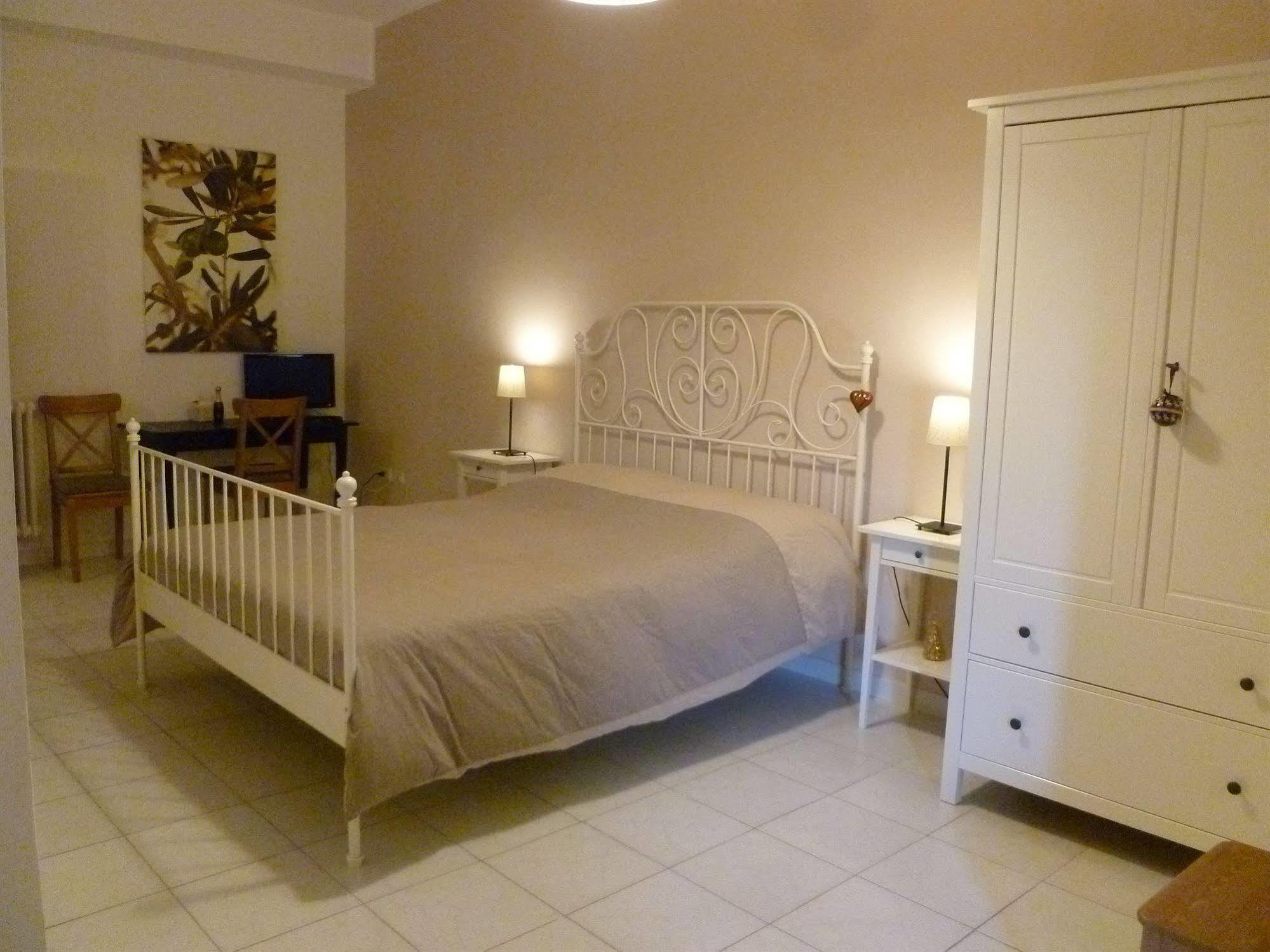B&B Le Comari Salentine Лече Екстериор снимка