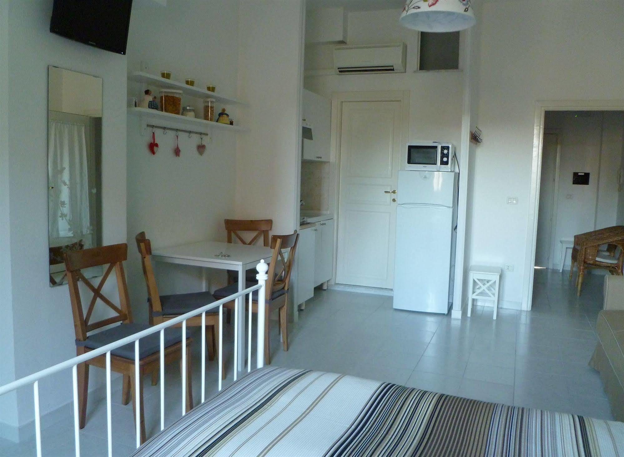 B&B Le Comari Salentine Лече Екстериор снимка